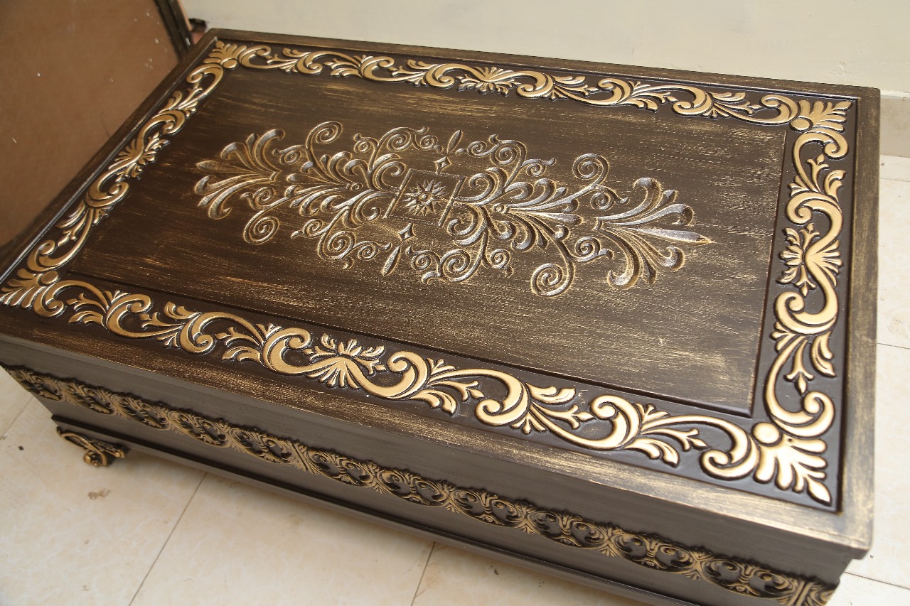 Table (4Ft by 2.5Ft)